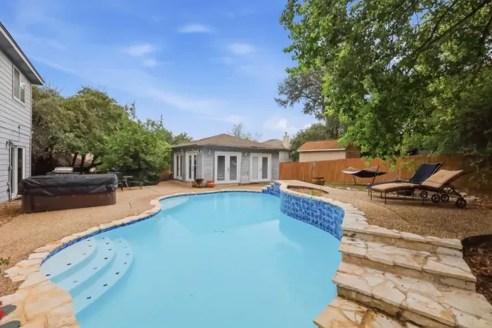 33-web-or-mls-Casita_Bowen_006