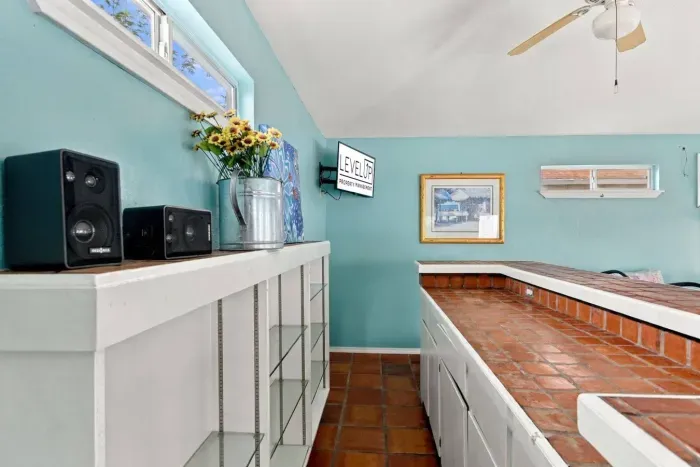 37-web-or-mls-Casita_Bowen_003