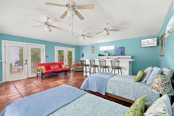 36-web-or-mls-Casita_Bowen_002