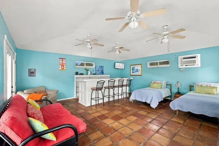 35-web-or-mls-Casita_Bowen_001