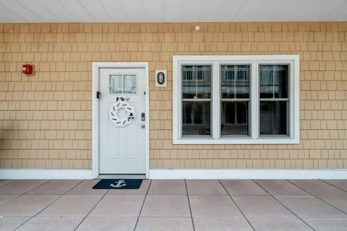 Private main entrance with keyless secure entry