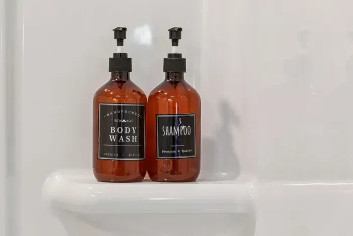 Full bathroom with a tub/shower combo. Clean towels are provided.