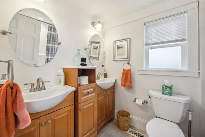 Full bathroom #1 located on the main level. This bathroom has a shower and tub combo, clean towels provided for all guests