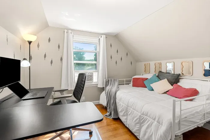 Sleep tight and work smart—your cozy queen bed and standing desk await! 😴💻 (Laptop is for display purposes)