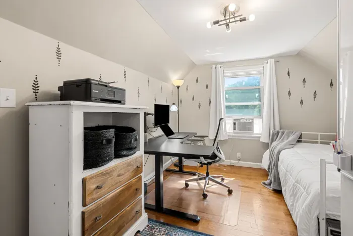 Sleep tight and work smart—your cozy queen bed and standing desk await! 😴💻 (Laptop is for display purposes)