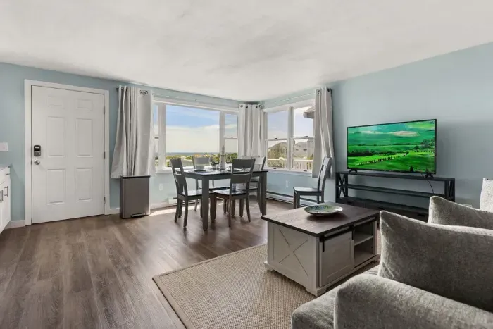 Fully equipped open kitchen and living room, strong WiFi and smart TV