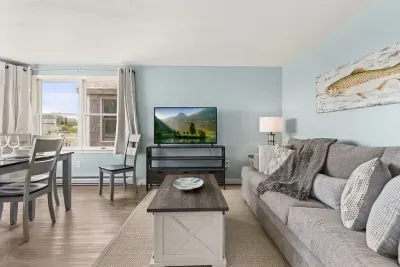 Fully equipped open kitchen and living room, strong WiFi and smart TV