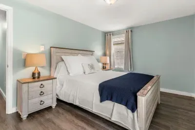 Bedroom #1 - Queen bed