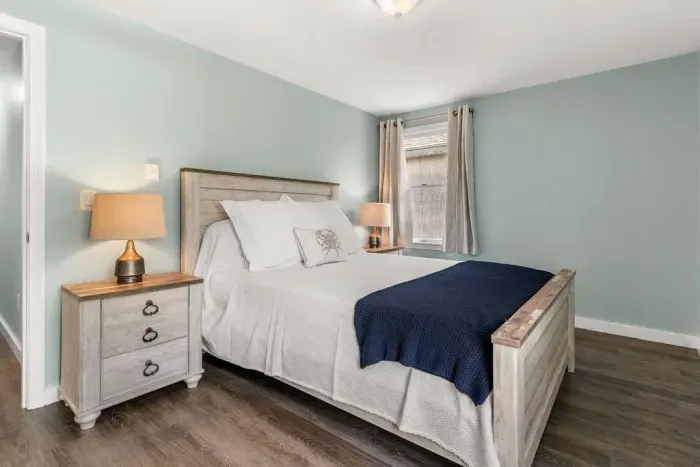 Bedroom #1 - Queen bed