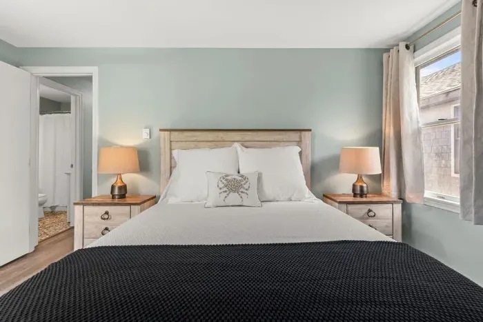 Bedroom #1 - Queen bed