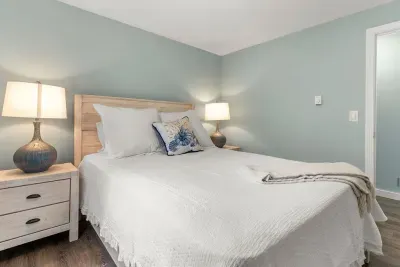 Bedroom #2 - Queen bed