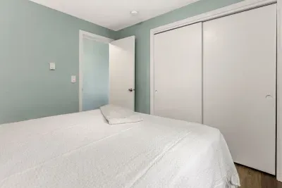 Bedroom #2 - Queen bed