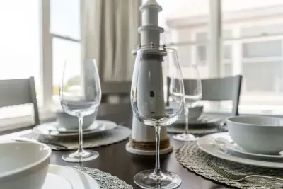 Set dining wares