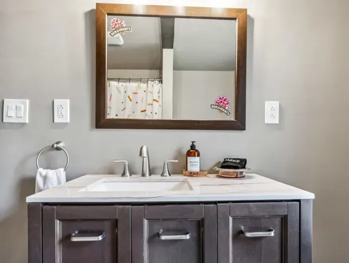 Hand soap and hand towels provided.