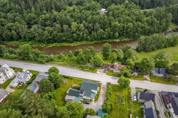 Access to Ottaqueechee River