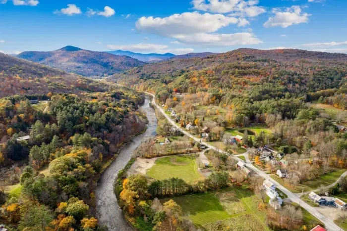Access to Ottaqueechee River
