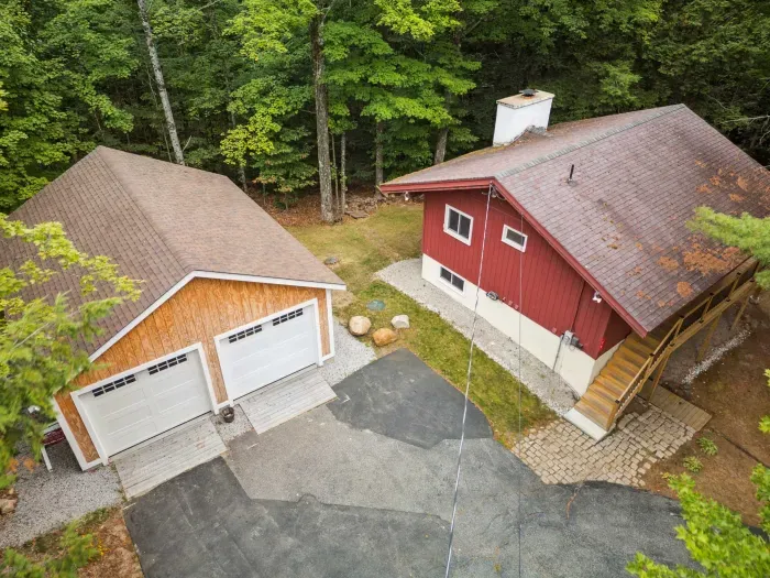 The garage, perfect for storing skis or any outdoor equipment! Please no parking cars in the garage.