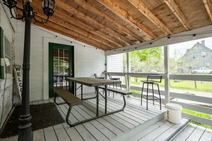 The Bridgewater Inn Main House - Charming Porch Views