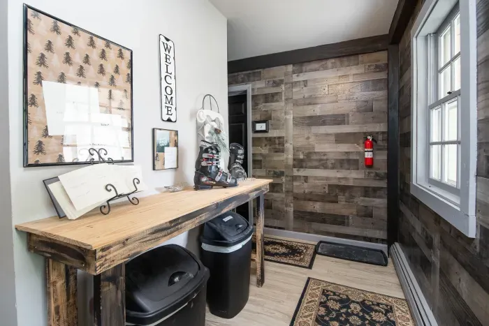 The Bridgewater Inn Main House - Grand Historic Welcome