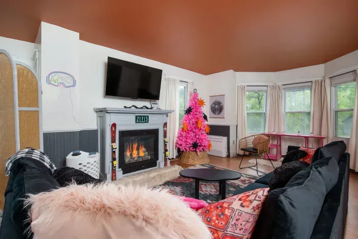 The Bridgewater Inn Main House - Living room with fireplace