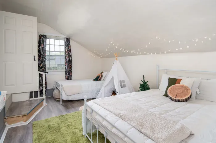 The Bridgewater Inn Main House -  Twin bedroom designed for and cozy nights