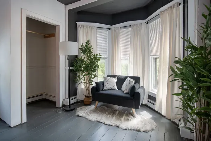 The Bridgewater Inn Main House - Sitting area in the first king room!