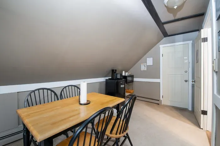 The Bridgewater Inn Main House - Enjoy coffee and light meals at your dedicated in-room dining station