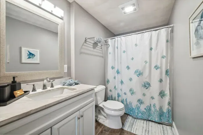 Full bathroom with shower/tub combo on the second level. Clean towels provided for all guests