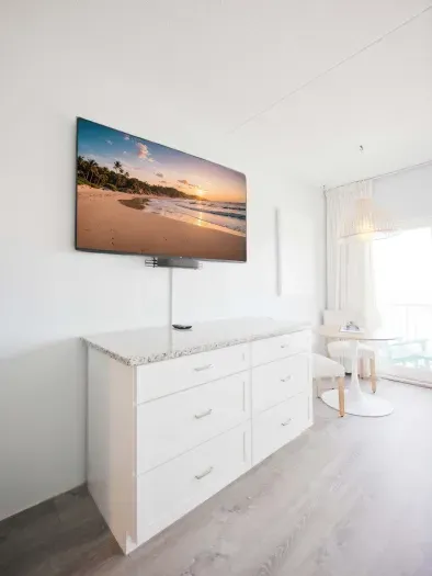 Smart TV with ability to login to your own streaming platforms