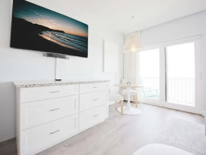 Smart TV with ability to login to your own streaming platforms