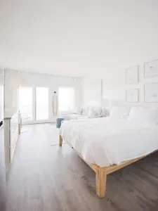 Another angle of the studio with its unobstructed ocean views