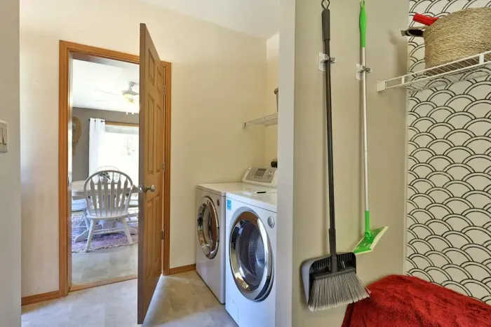 Drop off your skis and coats and use our washer dryer as soon as you walk in the door.