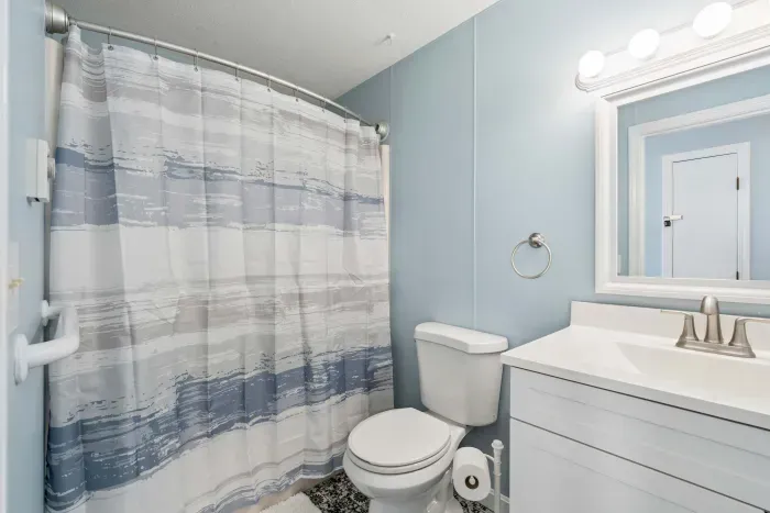 Full bathroom with shower/tub combo. Clean towels provided.