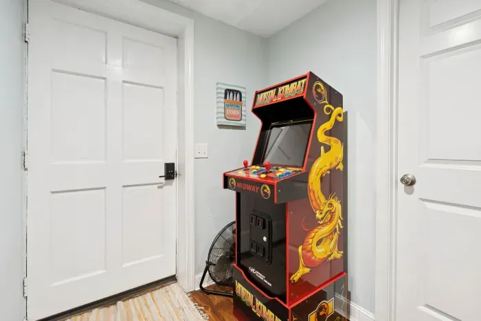 Mortal Kombat arcade machine available for guest use.