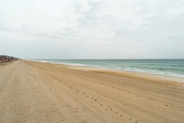 Direct access to the water & sand