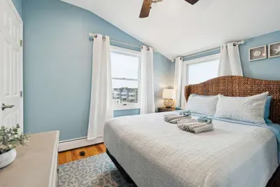 Primary bedroom with a queen bed. Clean linens are provided.
