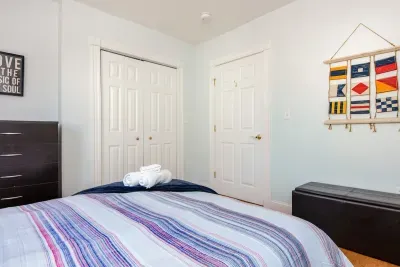 Bedroom #4 with queen-sized bed