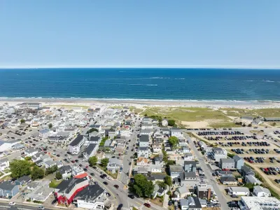 Aerial views of Hampton and the home!