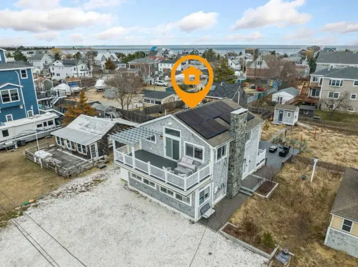 Welcome to Basin Street! Parking for 4 vehicles in the driveway available!