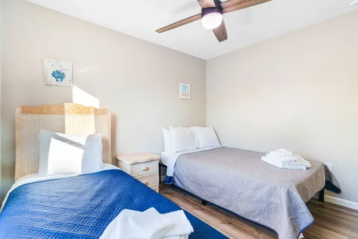 Bedroom 3 with twin and double bed. Clean linens provided