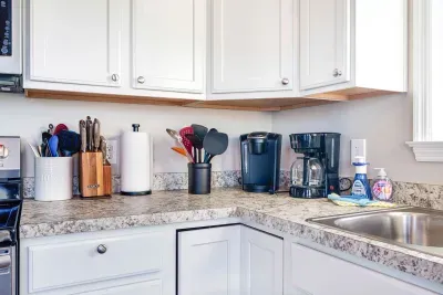 Fully equipped kitchen with dishwasher