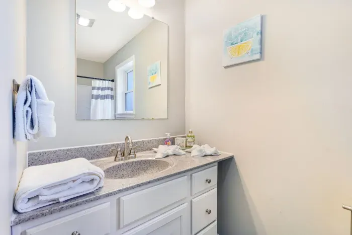 Full bathroom with shower/tub combo. Clean towels provided for all guests