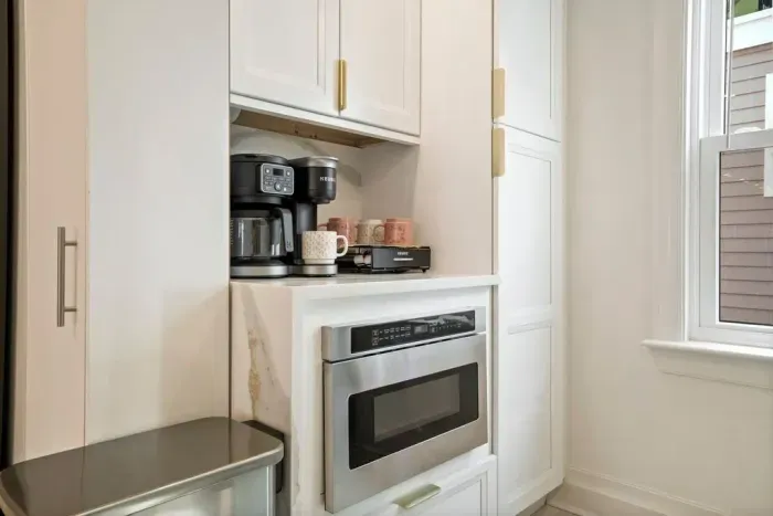 Fully equipped kitchen with a coffee bar. Coffee essentials supplied
