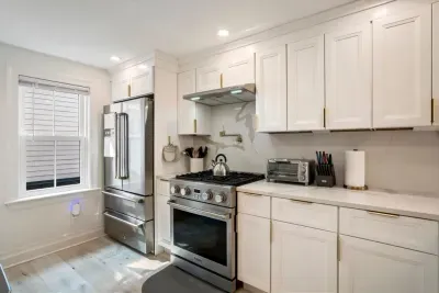 Fully equipped kitchen with high end appliances.
