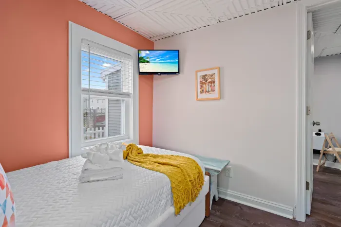 Bedroom #2, on the 1st floor, with twin bed PLUS pull-out trundle twin bed (sleeping 2 people in total)
