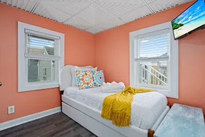 Bedroom #2, on the 1st floor, with twin bed PLUS pull-out trundle twin bed (sleeping 2 people in total)