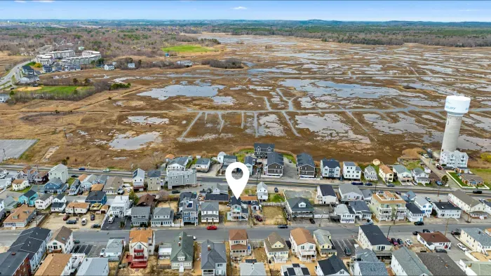 Arial photo of our property, 1 block to the nearest public beach access and 3 blocks to the Salisbury Center.