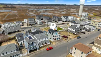 Arial photo of our property, 1 block to the nearest public beach access and 3 blocks to the Salisbury Center.