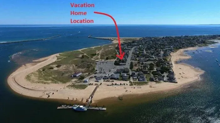 This rental is perfectly located on Plum Island -- just steps away from the boardwalk, beach, basin, river and Plum Island lighthouse.