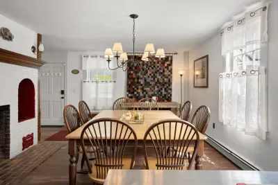 Fully equipped kitchen & dining area